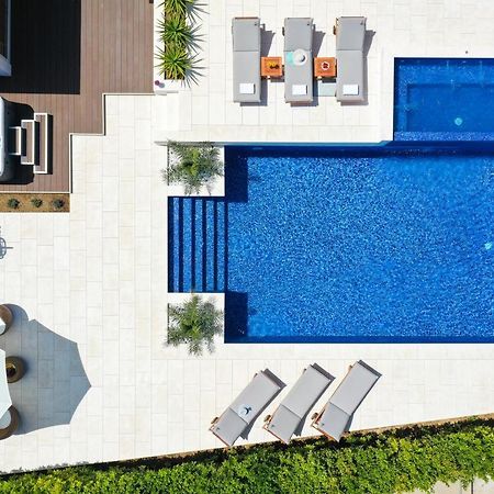 Villa Pino With Pool, Sauna & Jacuzzi 佩特坎内 外观 照片