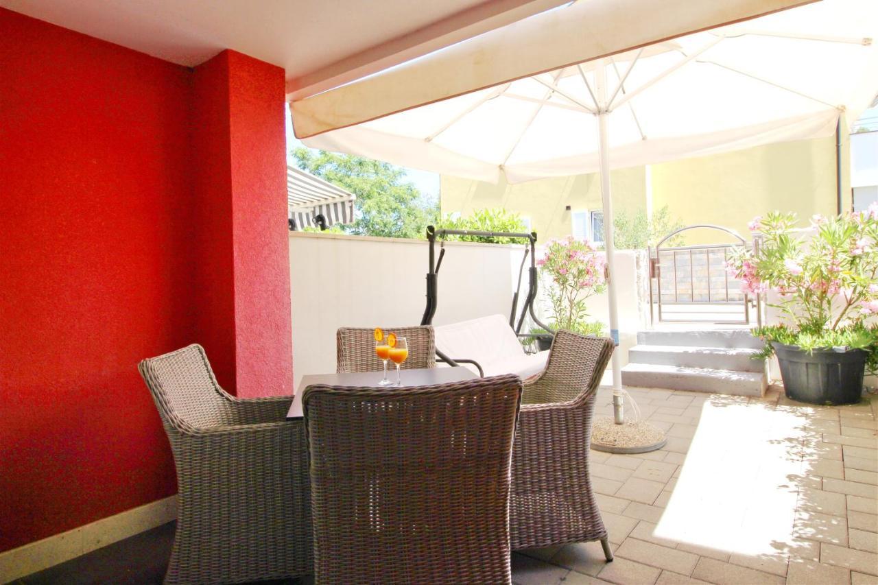 Villa Pino With Pool, Sauna & Jacuzzi 佩特坎内 外观 照片