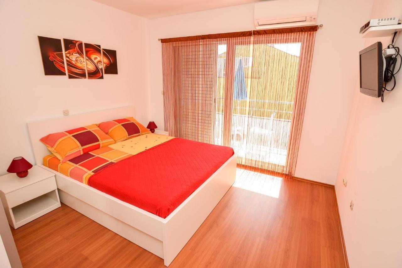 Villa Pino With Pool, Sauna & Jacuzzi 佩特坎内 外观 照片