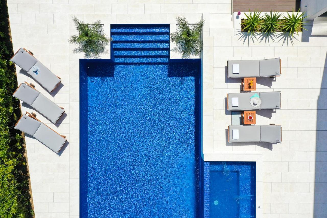 Villa Pino With Pool, Sauna & Jacuzzi 佩特坎内 外观 照片