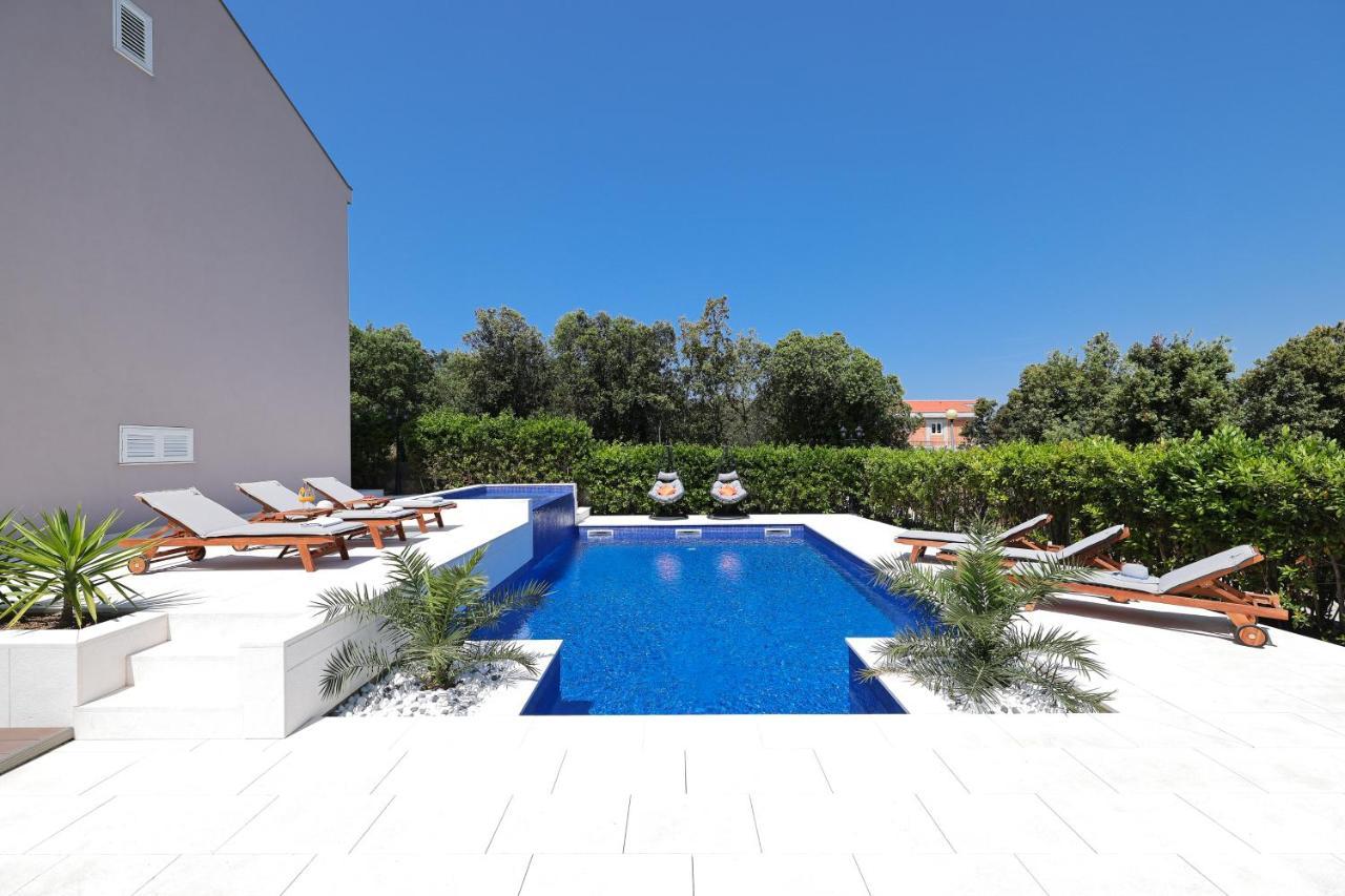 Villa Pino With Pool, Sauna & Jacuzzi 佩特坎内 外观 照片