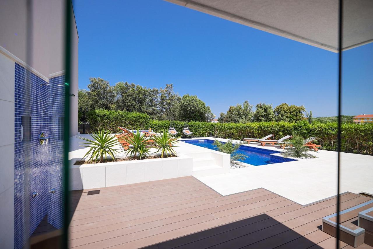 Villa Pino With Pool, Sauna & Jacuzzi 佩特坎内 外观 照片