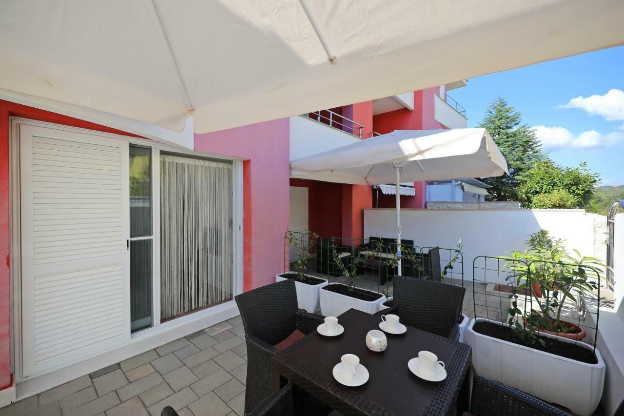 Villa Pino With Pool, Sauna & Jacuzzi 佩特坎内 外观 照片
