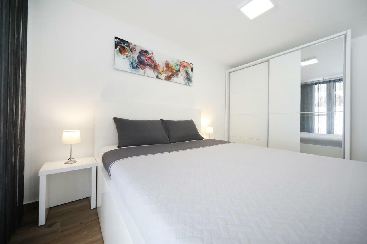 Villa Pino With Pool, Sauna & Jacuzzi 佩特坎内 外观 照片