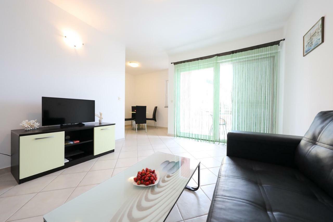 Villa Pino With Pool, Sauna & Jacuzzi 佩特坎内 外观 照片